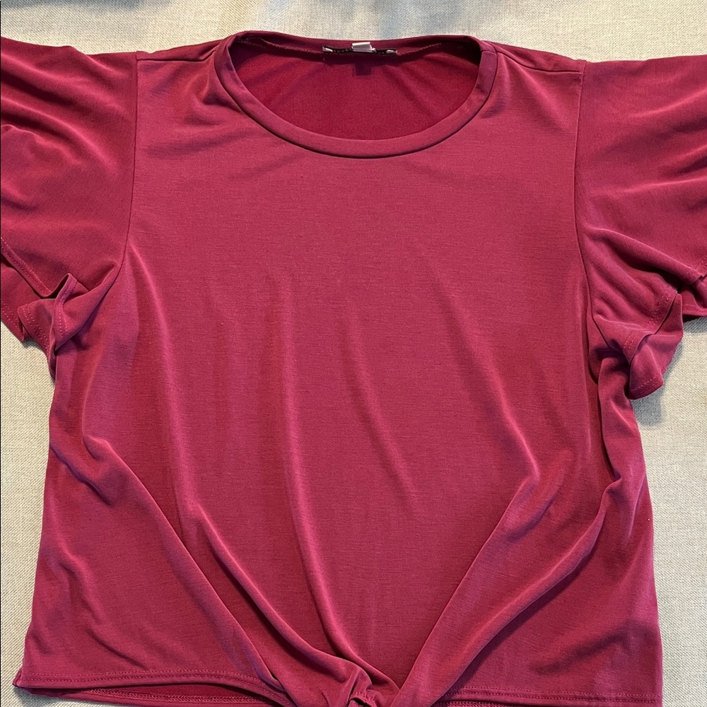 Green Envelope Women's Short Sleeve Top in Deep Burgundy